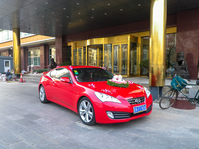 ハネムーンに向かう車＠北京宣武門のホテル