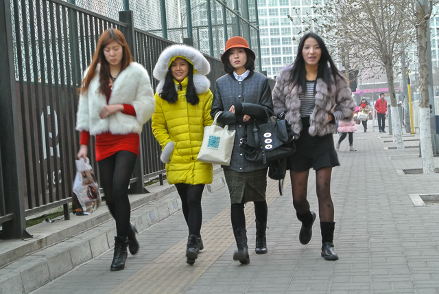 冬のミニスカートも普通＠北京国貿