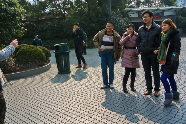 記念写真撮影を頼まれた＠上海人民広場